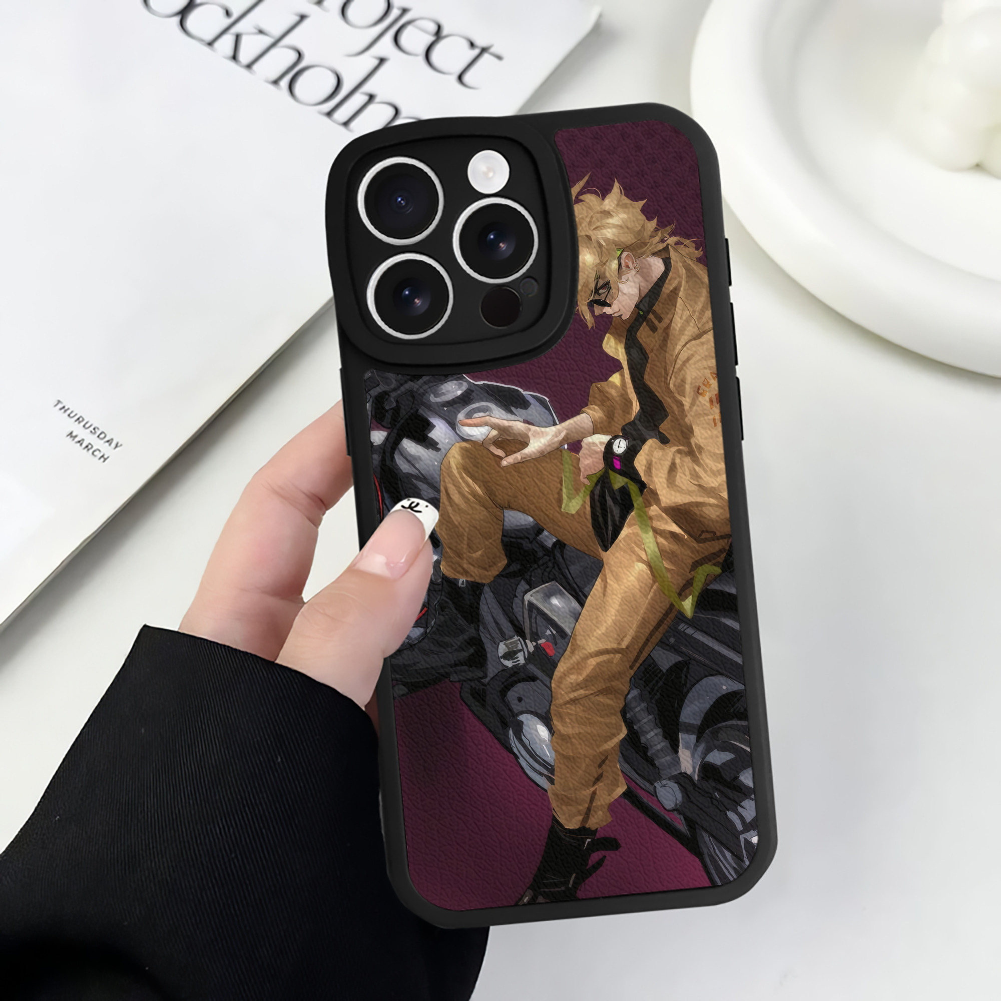 （画像用） ジョジョの奇妙な冒険 JoJo's Bizarre Adventure 【iPhone 16シリーズ対応】シリコンスマホケース（レザー調） 材質：シリコン